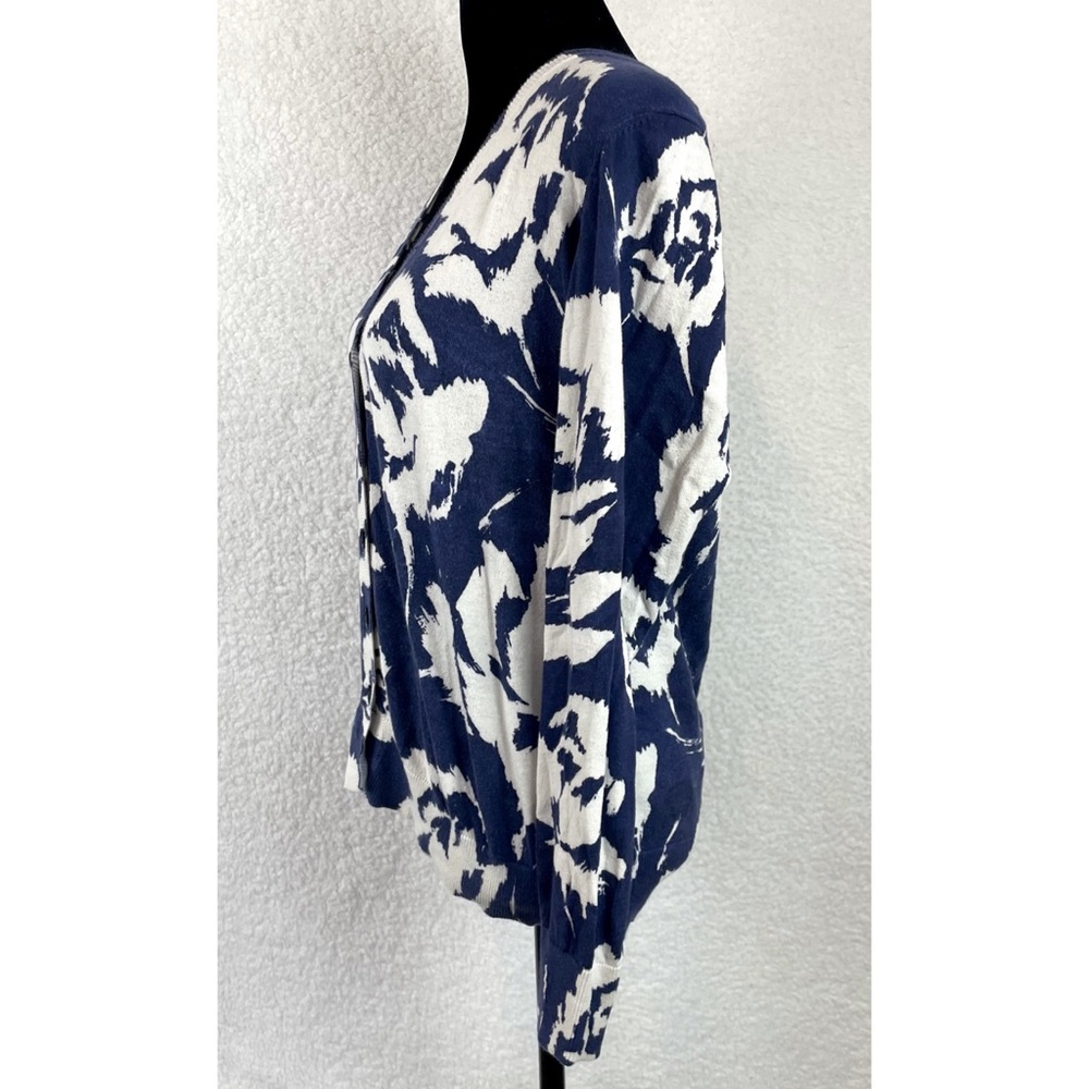 ST. JOHN’S BAY • Blue/White Floral Print V-Neck Long Sleeve Cardigan - Picture 5 of 16